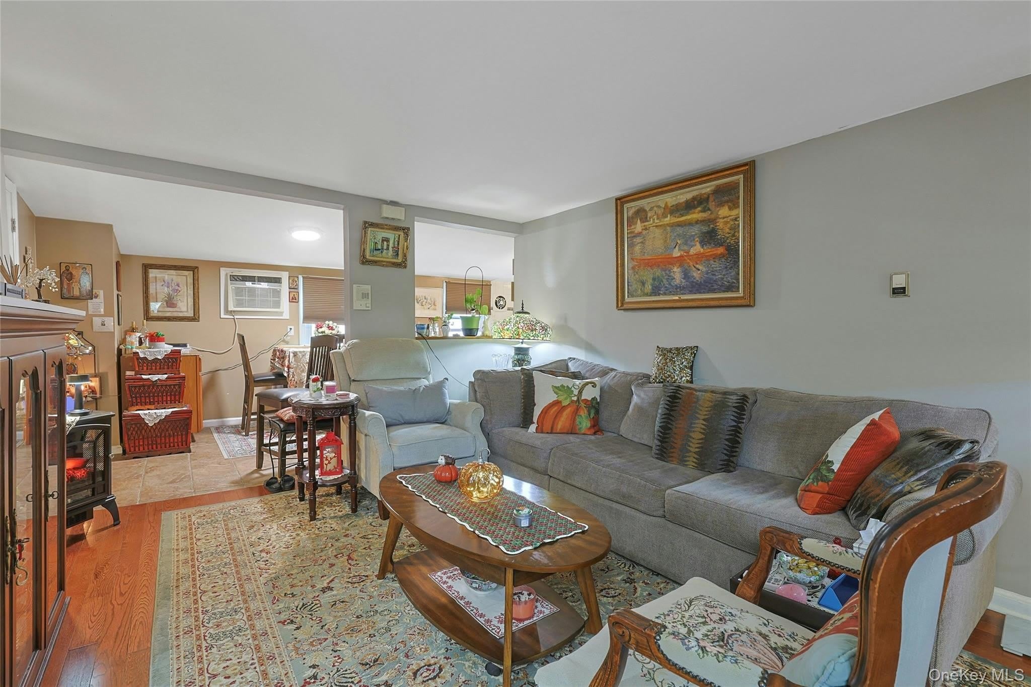 169 Sickles Avenue – photo 1