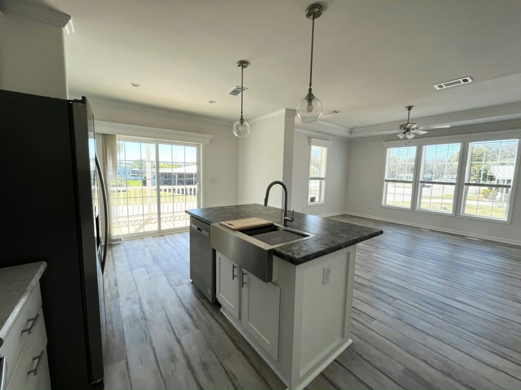 115 N Lake Drive – photo 2