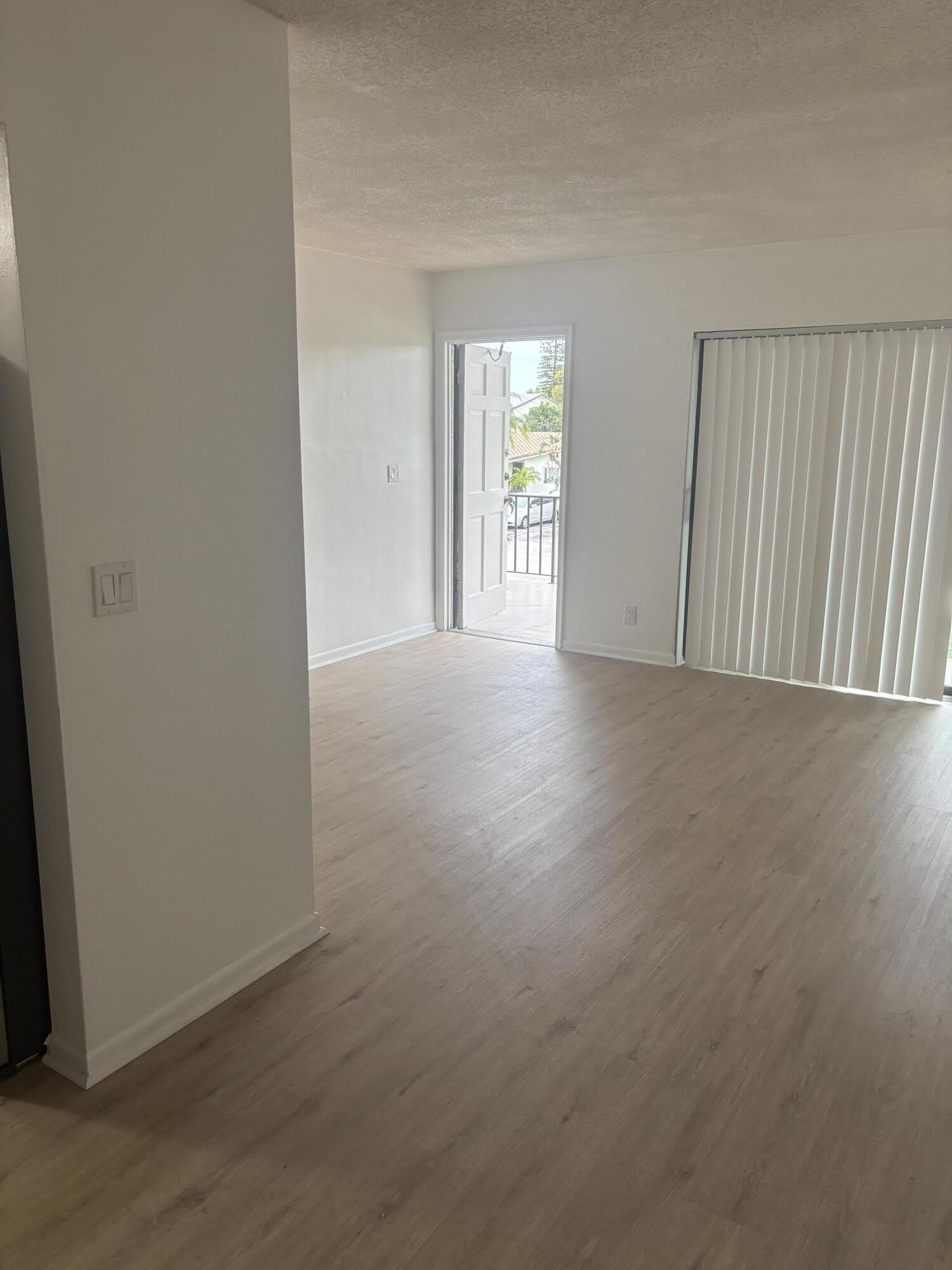 521 NE 45th Street – photo 4