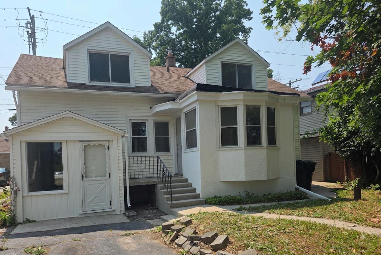 Spacious & Bright 4 BR Single-Family Home – Fully Renovated! – photo 1