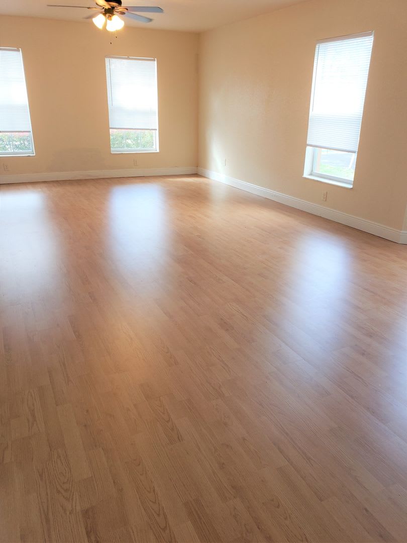 Beautiful 3/2 Townhome in Lakeside!!!! – photo 2