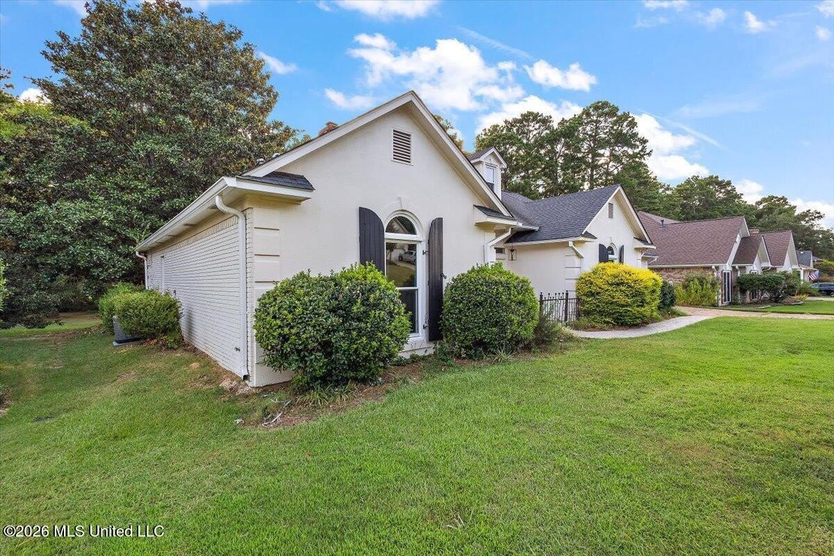 423 Woodlands Circle – photo 2