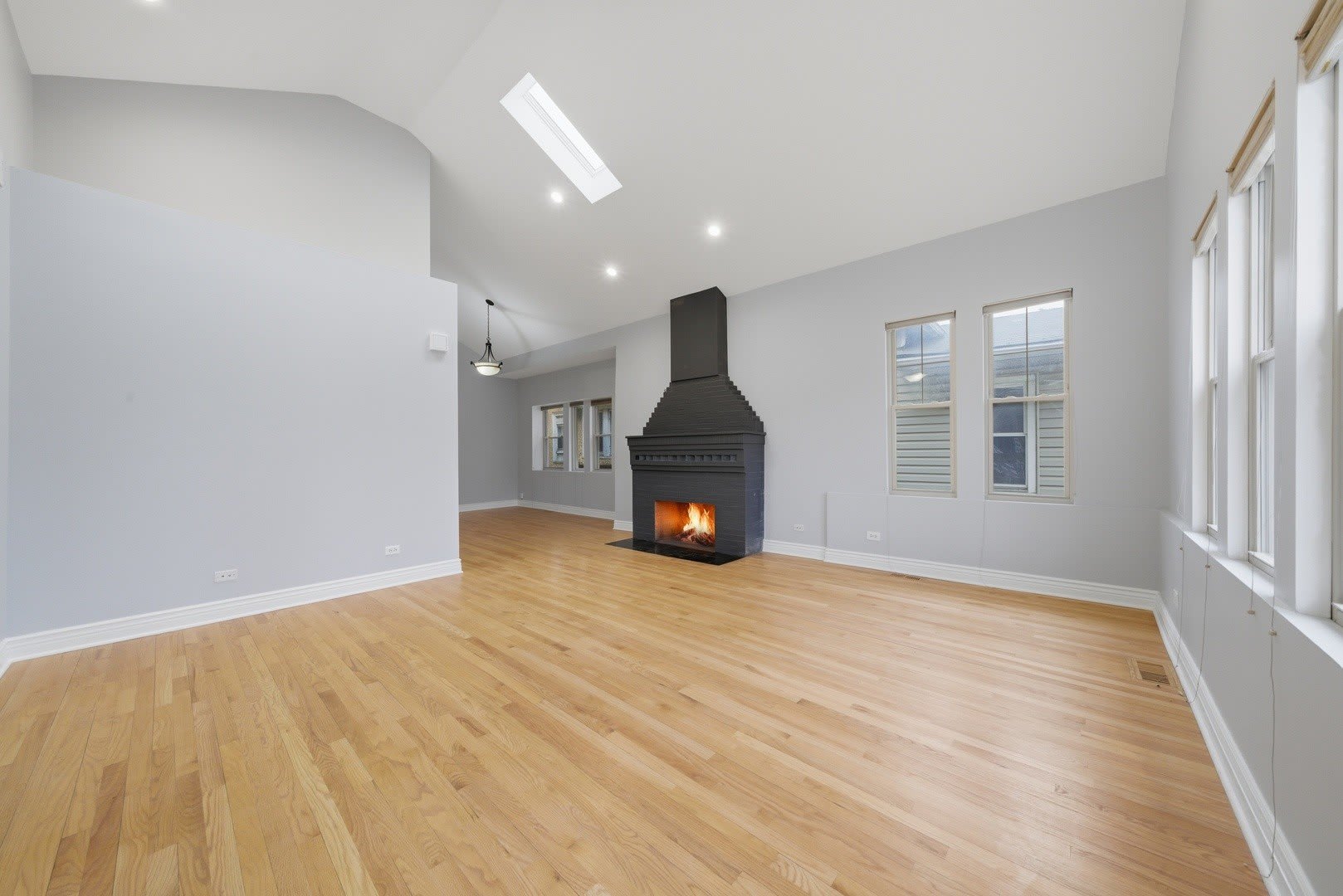 4545 N Lawndale Avenue – photo 2
