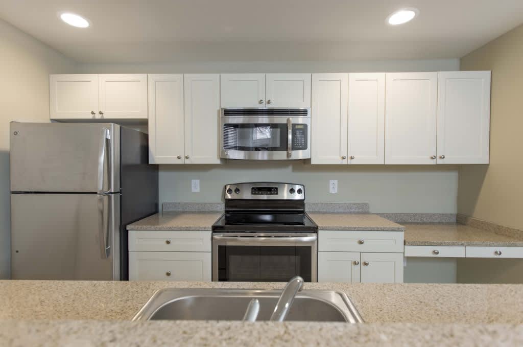 Colonial Apartments – photo 1