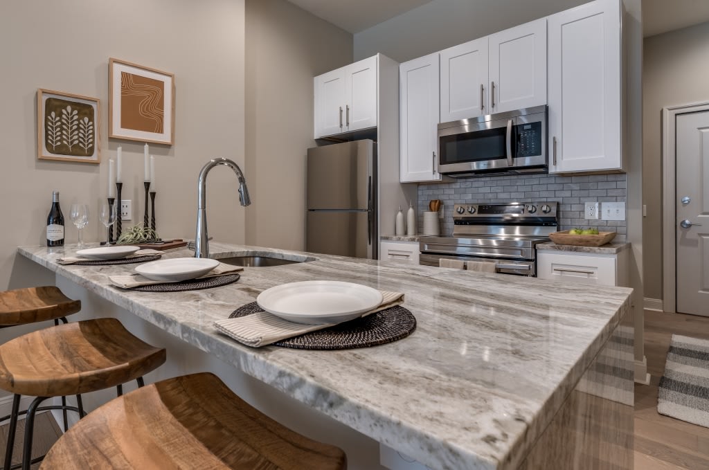 Eight West Third Apartments – photo 3