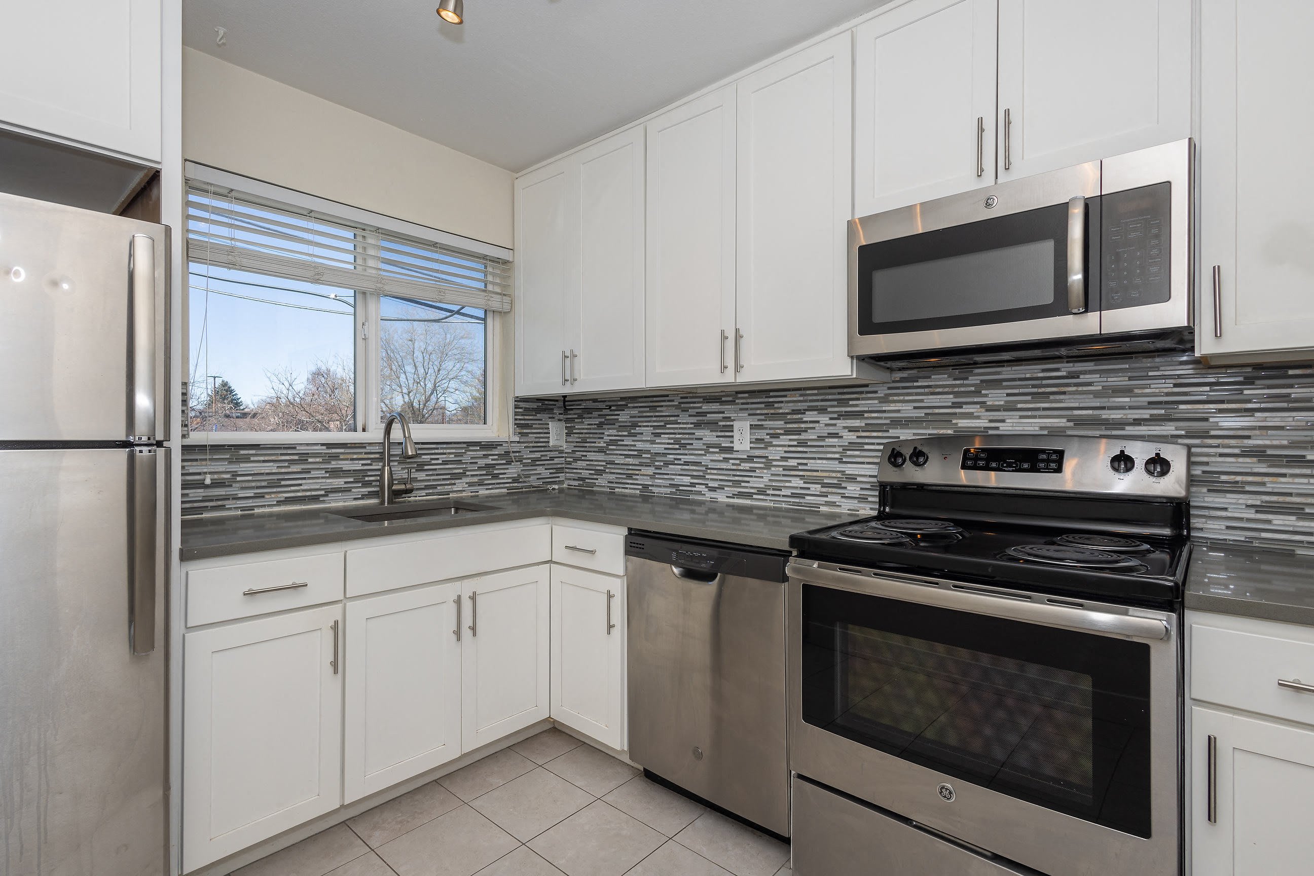 24 PLACE – photo 2