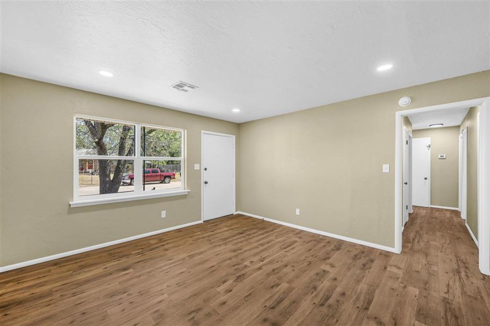703 Se Sullivan Dr Coming Soon – photo 3