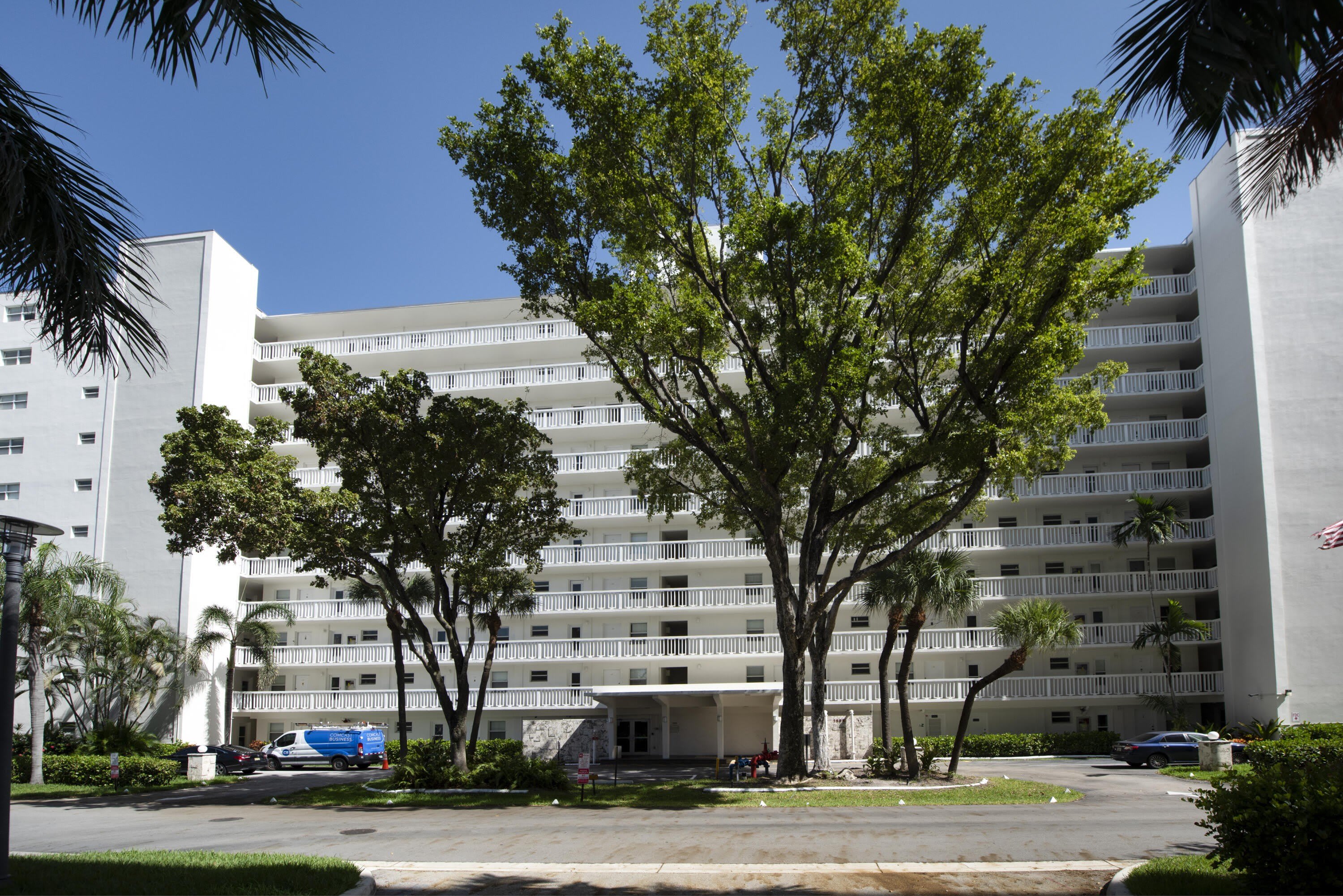 2555 NE 11th Street – photo 2