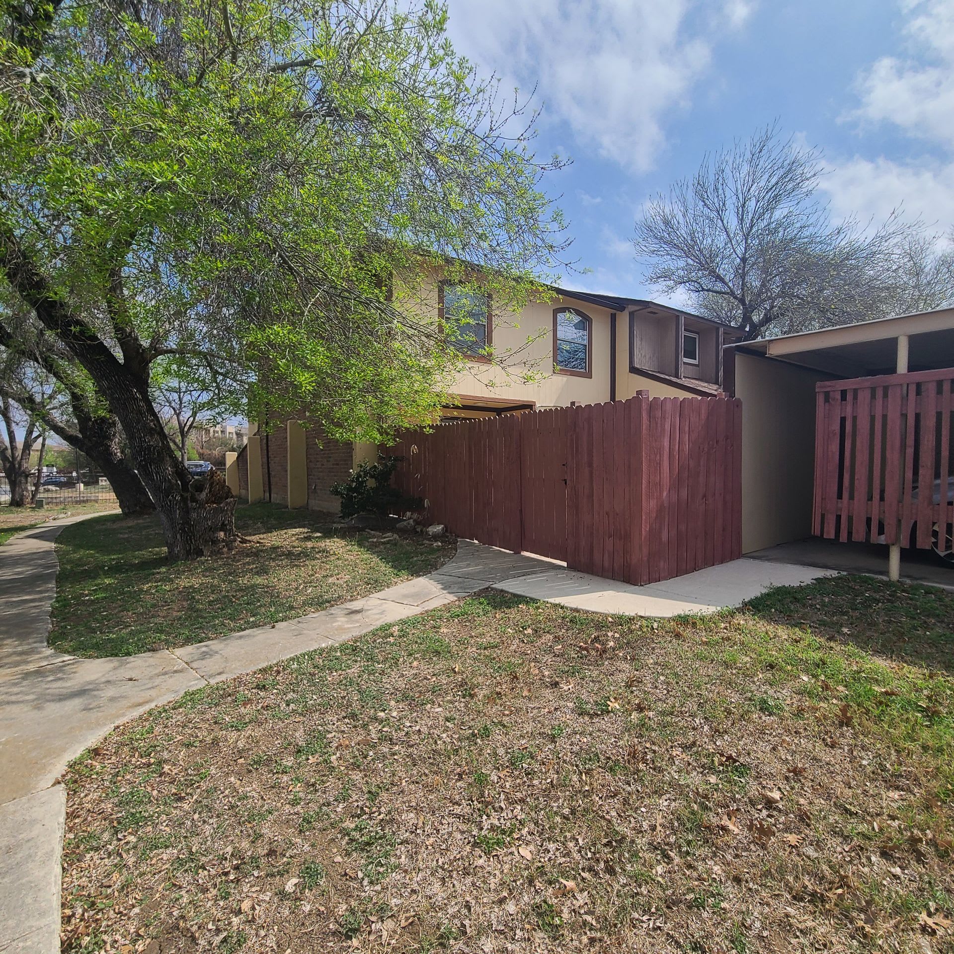 Spacious 3 BR+study/2.5 bath end-unit townhome w/balcony & patio! – photo 4