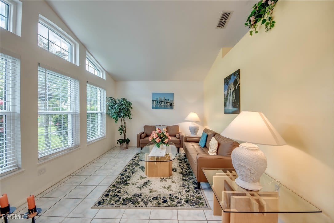 4406 SW 25th Avenue – photo 3