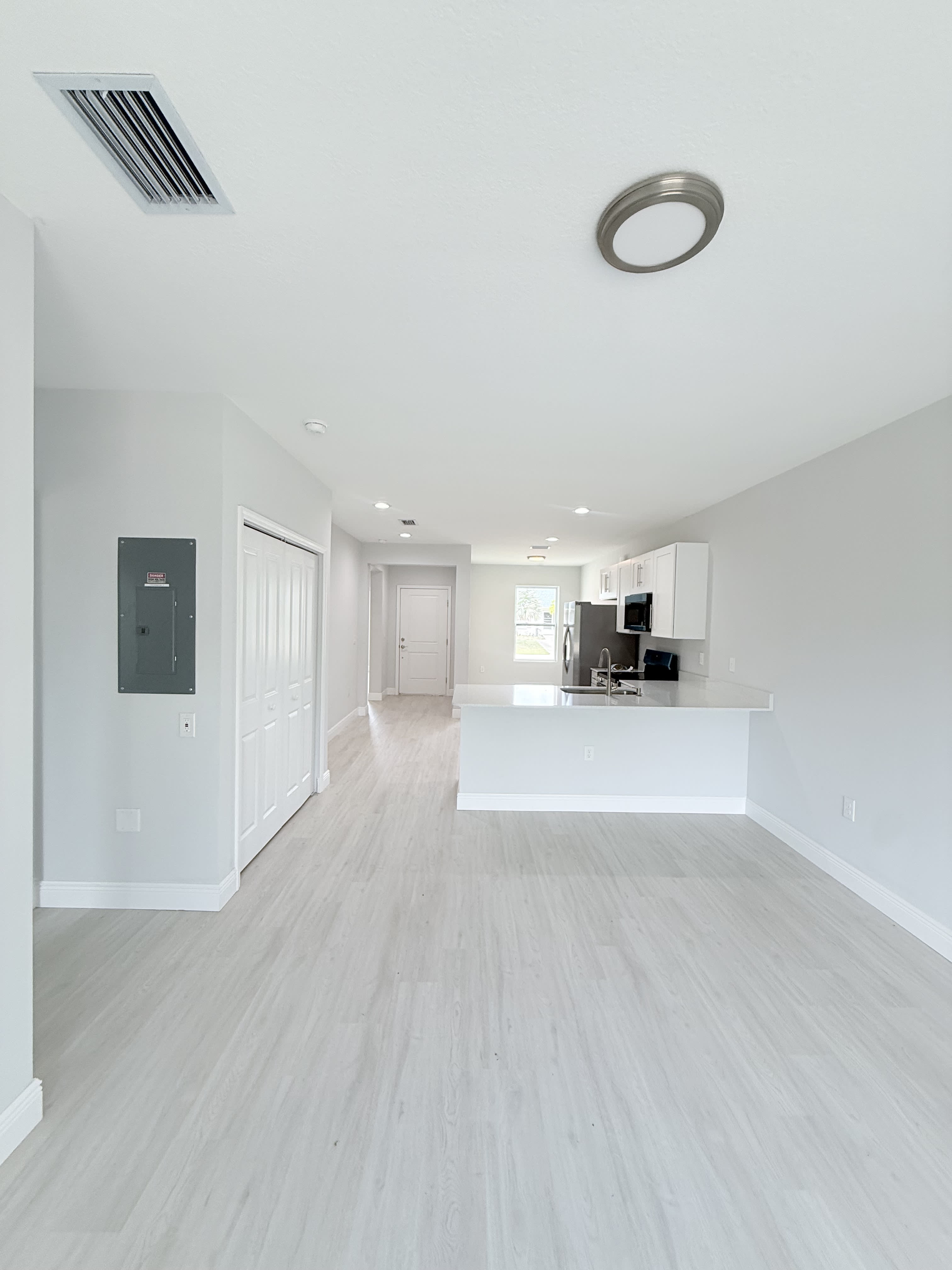 11225 Pendleton Ave – photo 5
