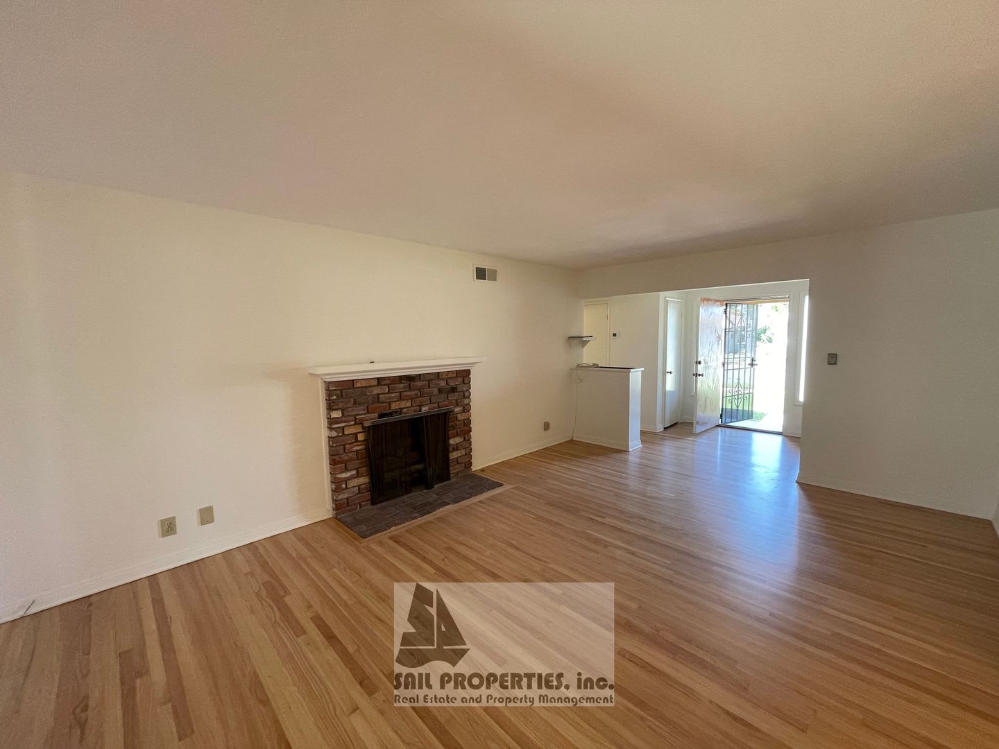 Charming 3 Bedroom Home Near Old Towne Orange – photo 2