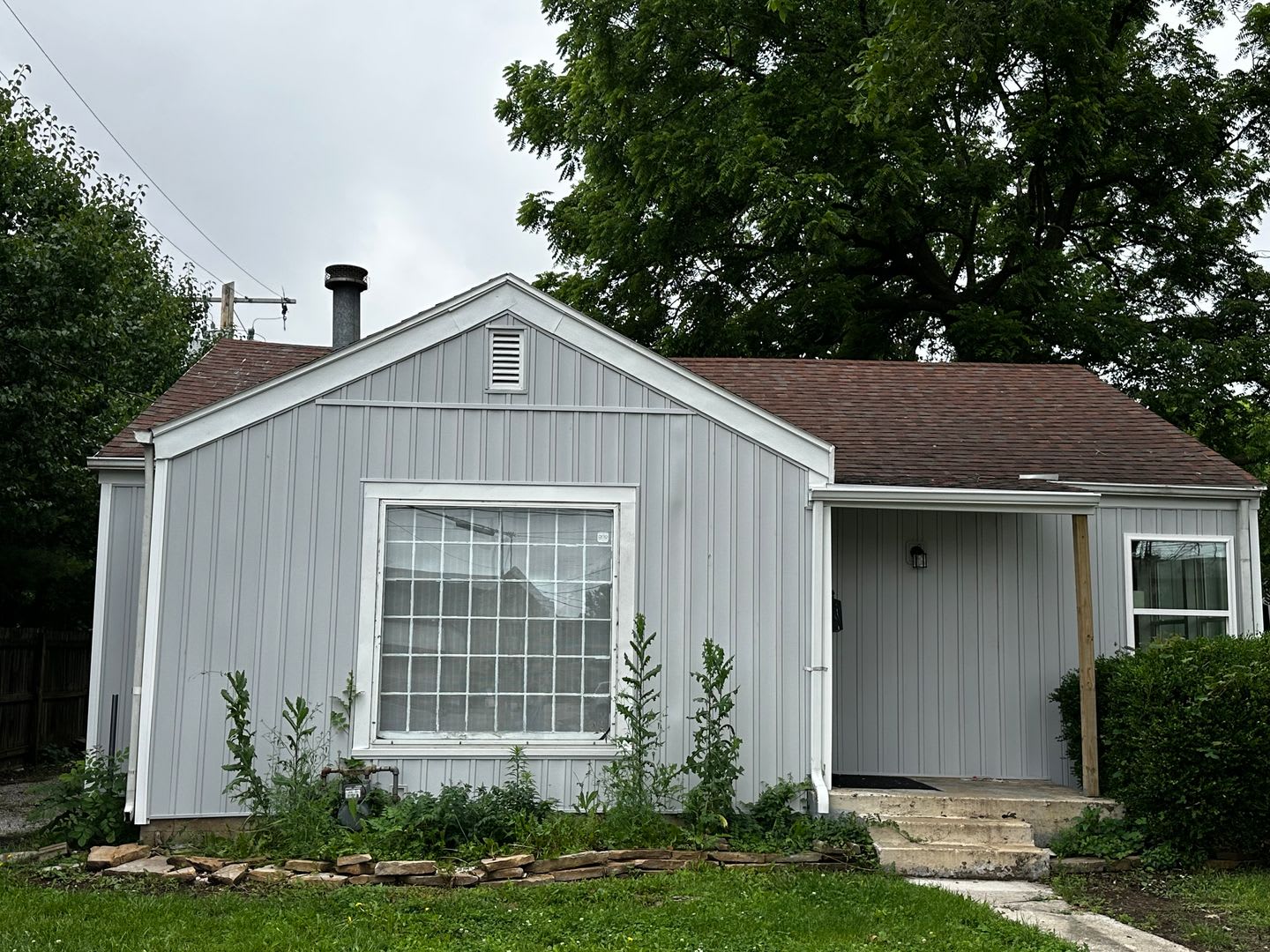 Cute 2 bedroom bungalow next to MSU – photo 1