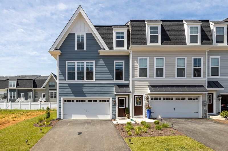 3208 Marion Square – photo 1
