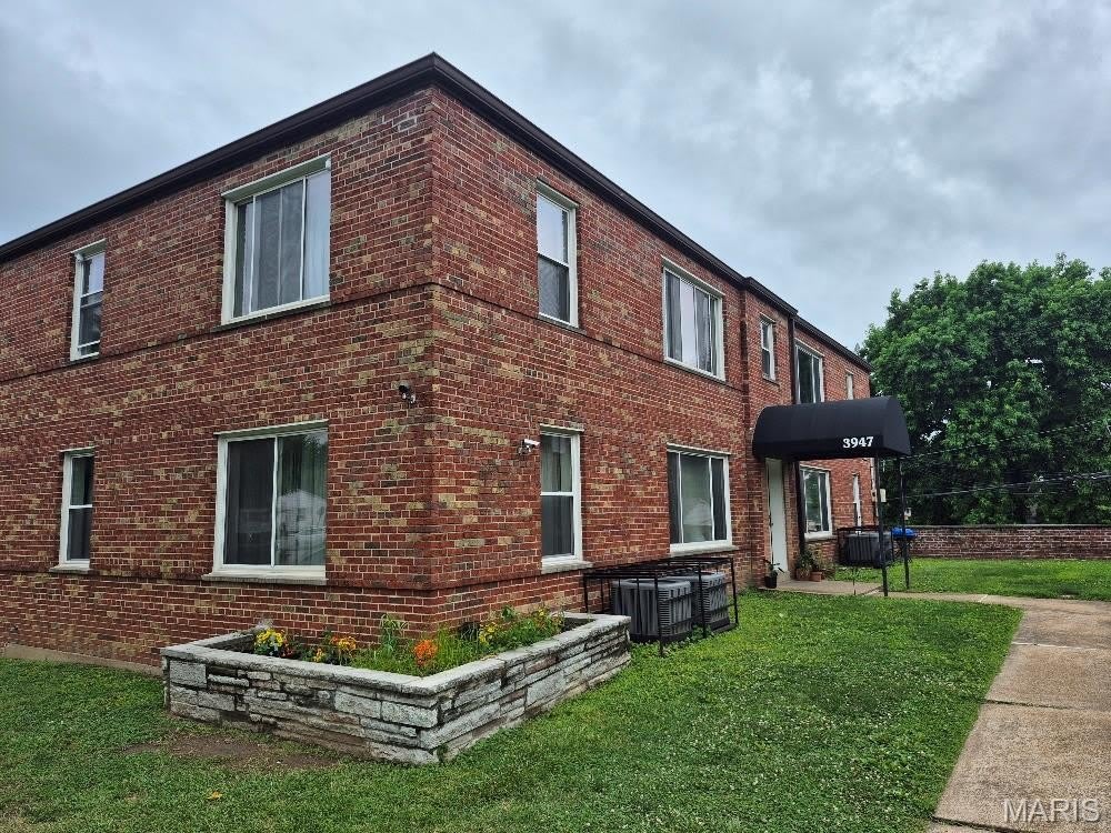3947 Jamieson Avenue – photo 1