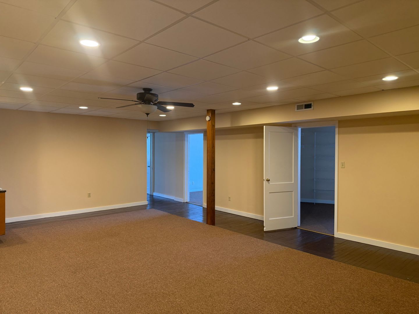 Large Apartment Above Commercial Building – photo 4