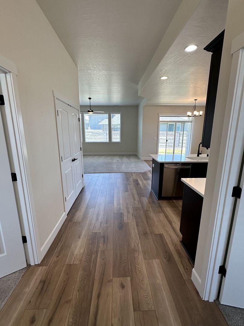 Luxury 3-Bedroom Home for Lease in Apple Valley, Kennewick – Built 2023 – photo 3