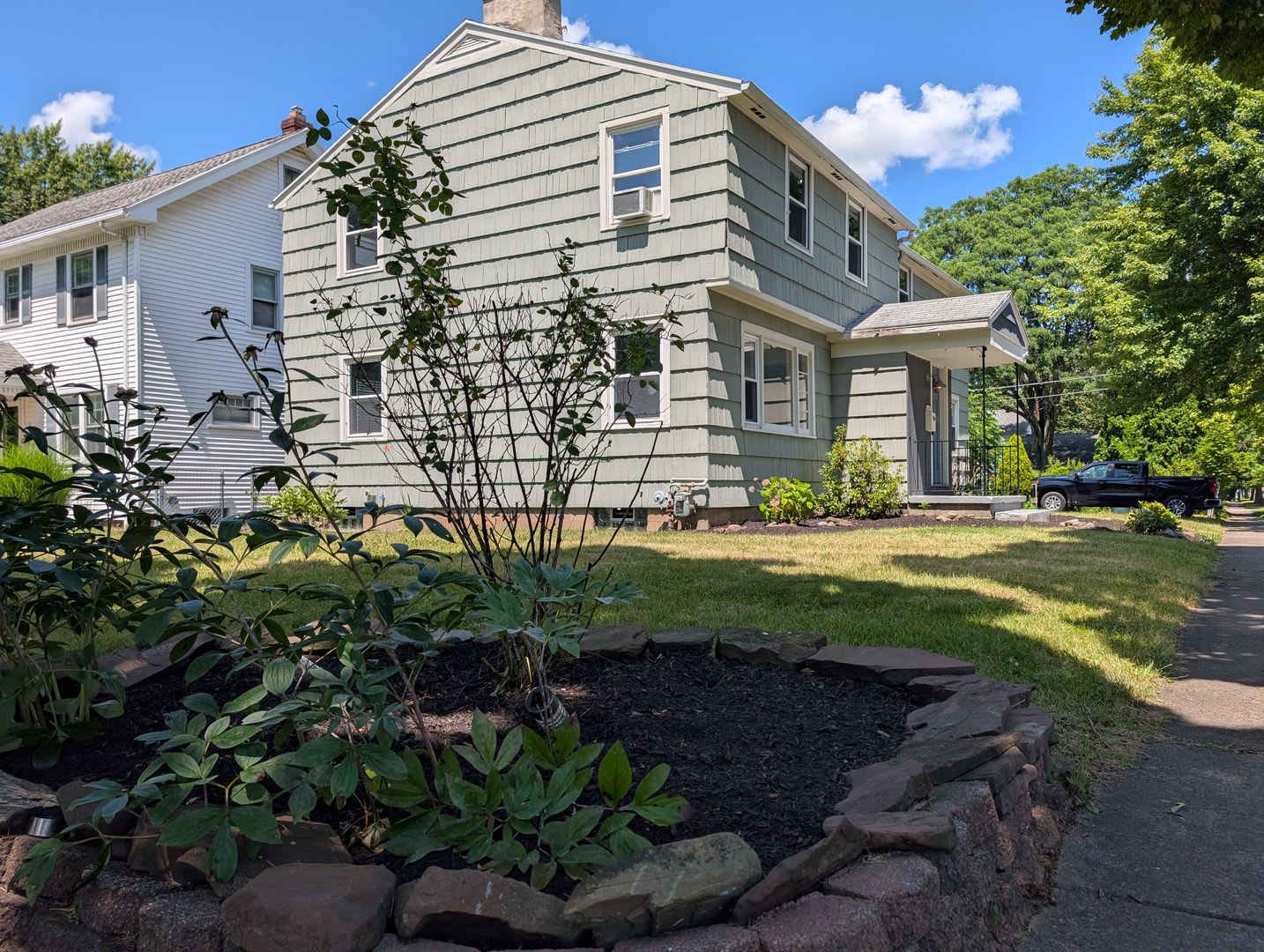 Single Family, (3) bedroom Home in the heart of College Town, (1) bath and (1) Powder Room! – photo 2