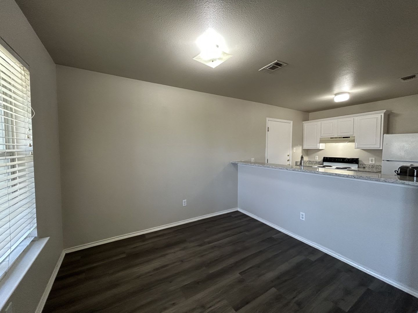 3 BEDROOM 2 BATH W/1 CAR GARAGE AVAILABLE NOW! NEAR LACKLAND AFB! – photo 4