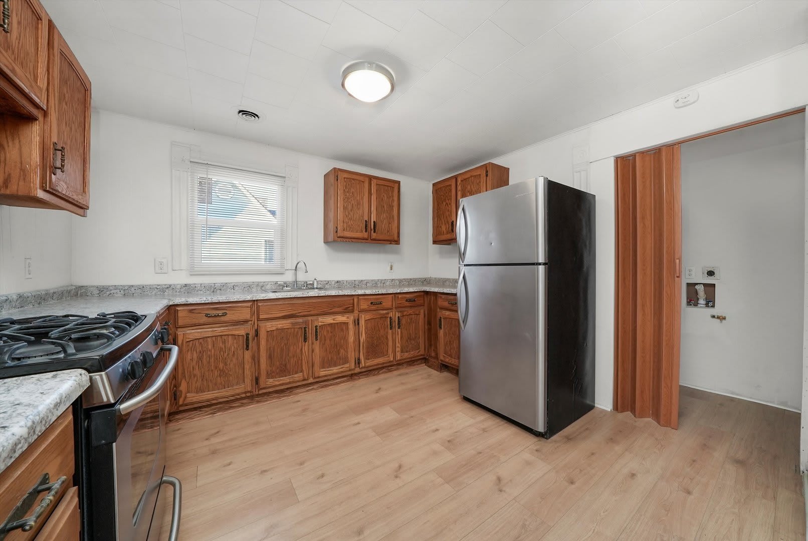 1097 E Merchant Street – photo 4