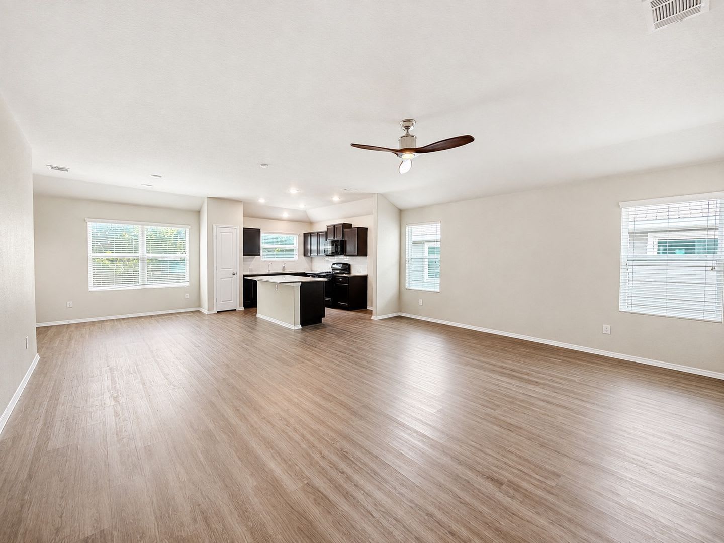 Lovely 3 Bedroom 2 Bath Single Story Home In Parc At Escondido With Easy Access To Randolph Afb Ft Sam Shopping – photo 5