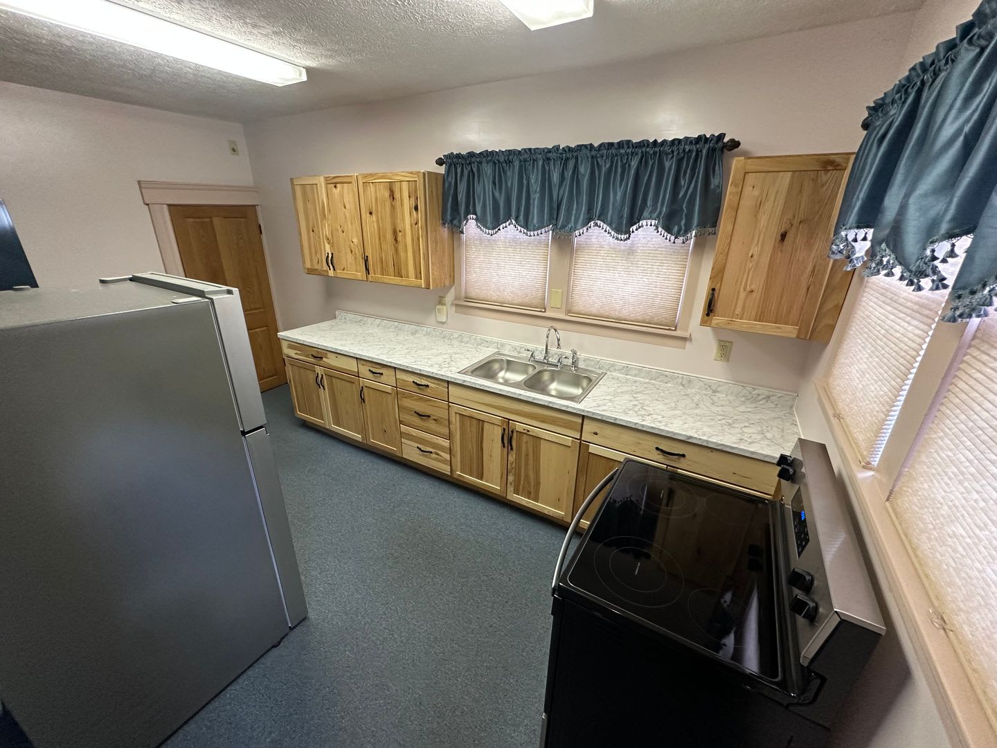 Spacious 3 Bedroom 1.5 Bath Two-Story Home – photo 3