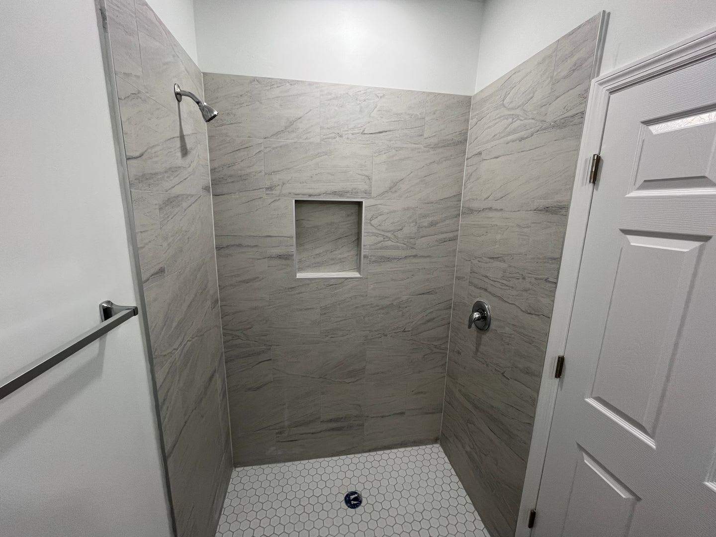 BRAND NEW MODERN SF HOME 3BD+den/2BA with GARAGE IN LEHIGH ACRES! – photo 4