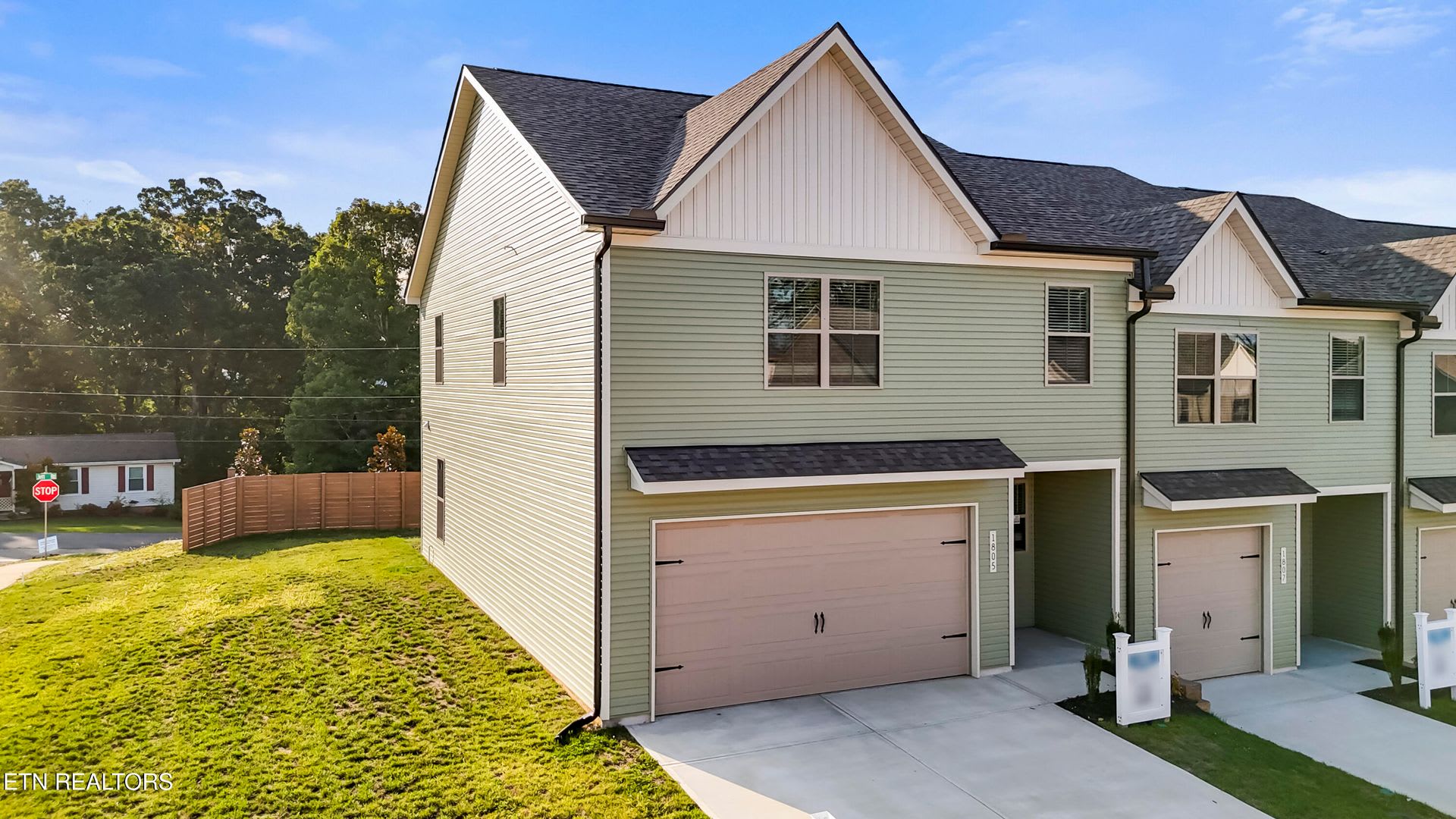 Stunning 3-Bed, 2.5-Bath Townhome at Bennett Village – photo 2