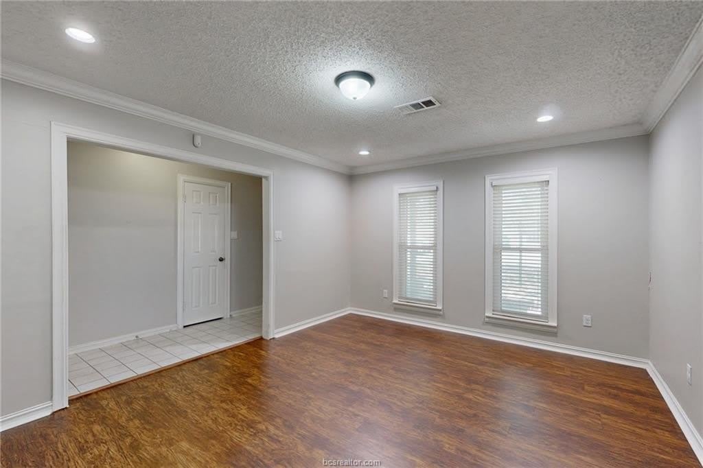1407 Skrivanek Court – photo 3