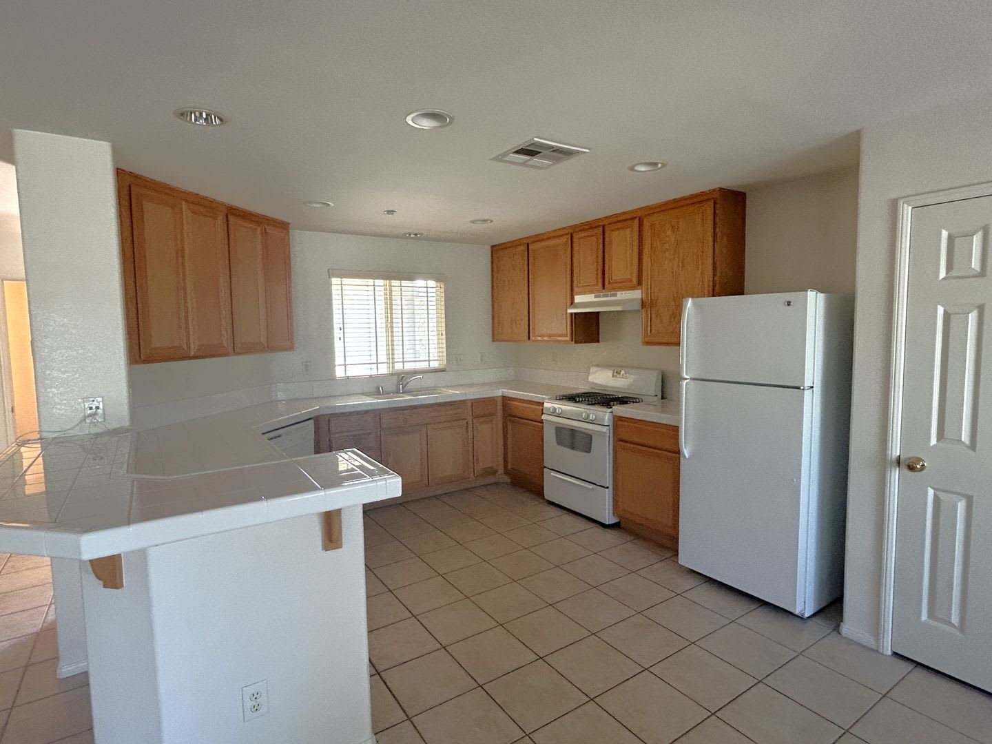 6278 BETH PAGE DR FONTANA 92336 (3 BED / 2.5 BATH) – photo 3
