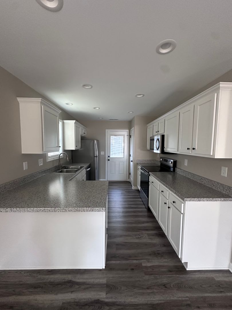 400 Sanderson Drive – photo 3