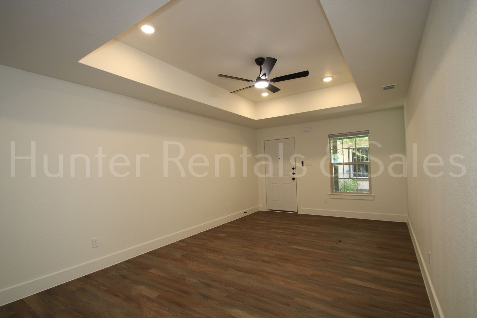 Newly Renovated 2-Bedroom Duplex – photo 5