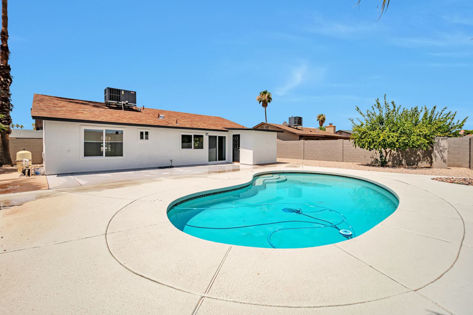 3 Bedroom 2 Bath with Pool! – photo 1