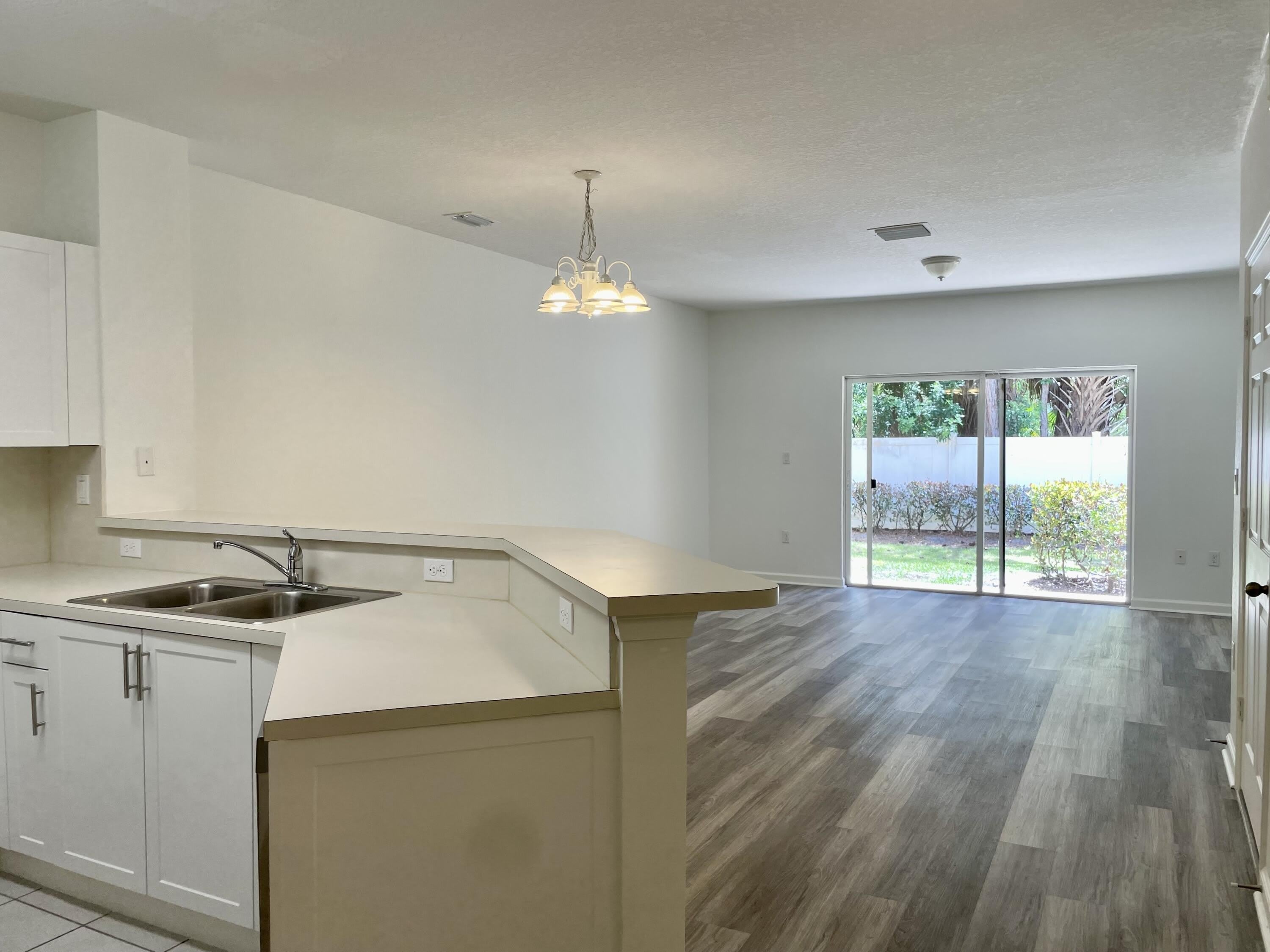 5064 SE Mariner Garden Circle – photo 2