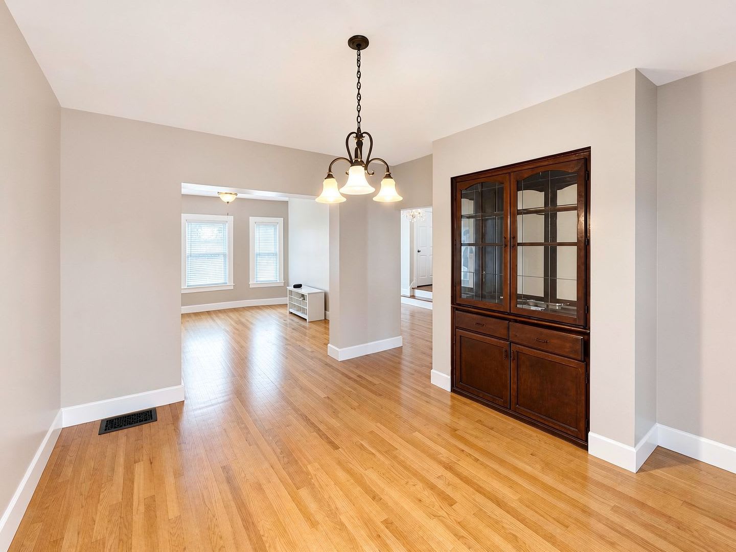 325 Rogers St – photo 4