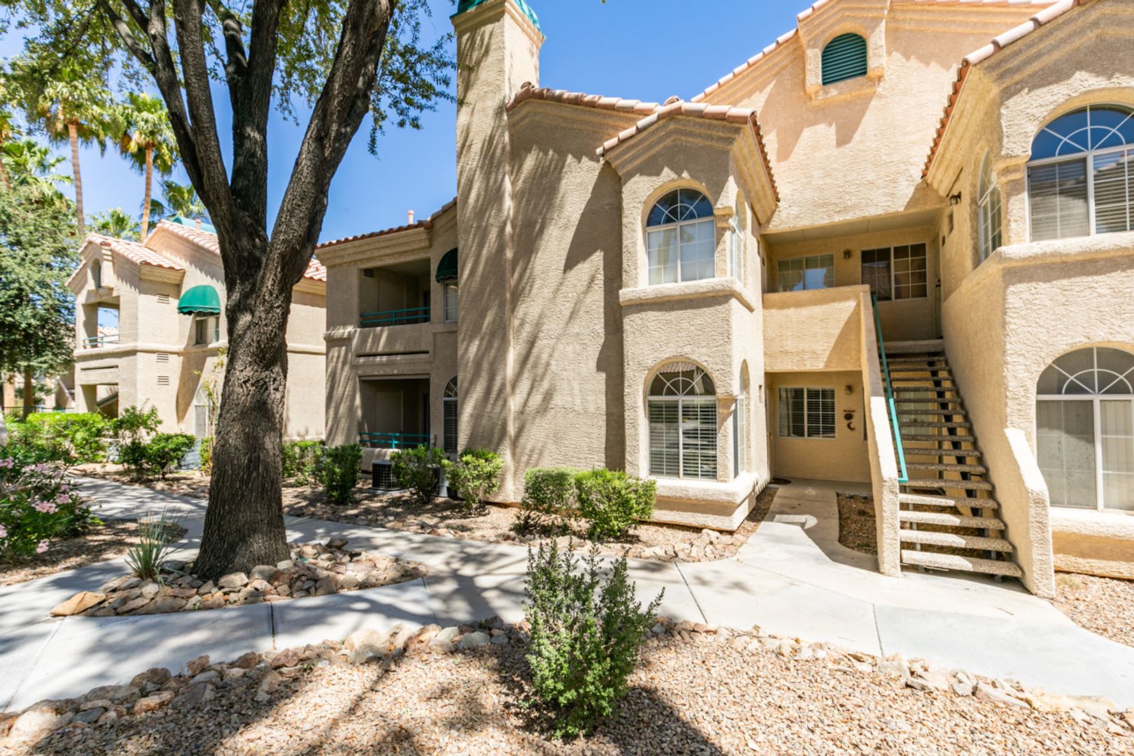 * MOVE IN SPECIAL AVAILABLE *Charming First-Floor Condo with Resort-Style Amenities – photo 2