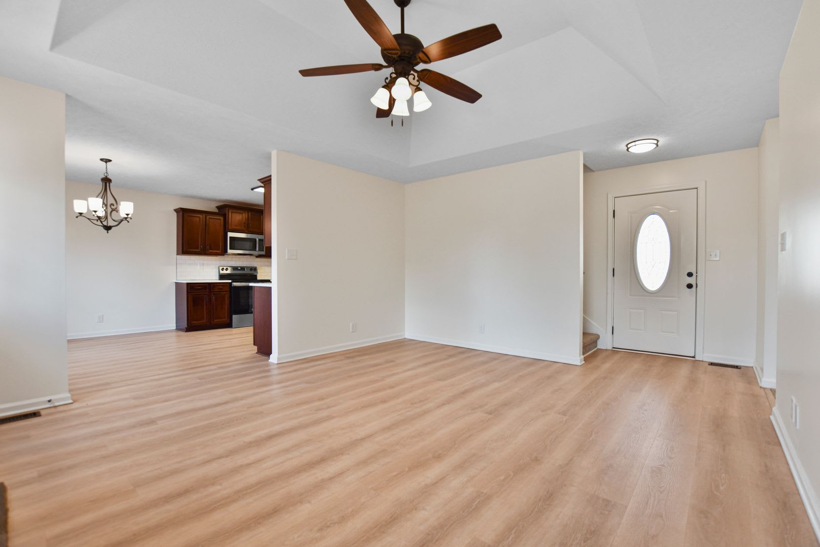 Pet Friendly Three Bedroom with Bonus! – photo 4