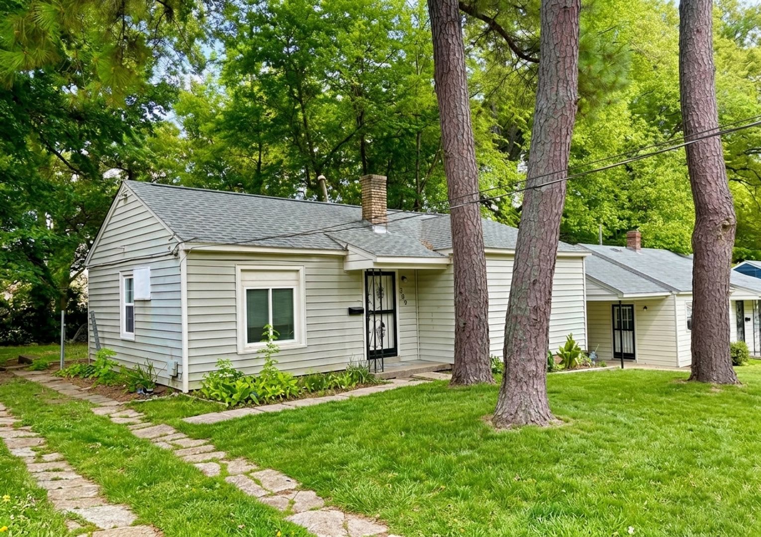 Charming 2-Bedroom Home with Comfortable Living Space – photo 1