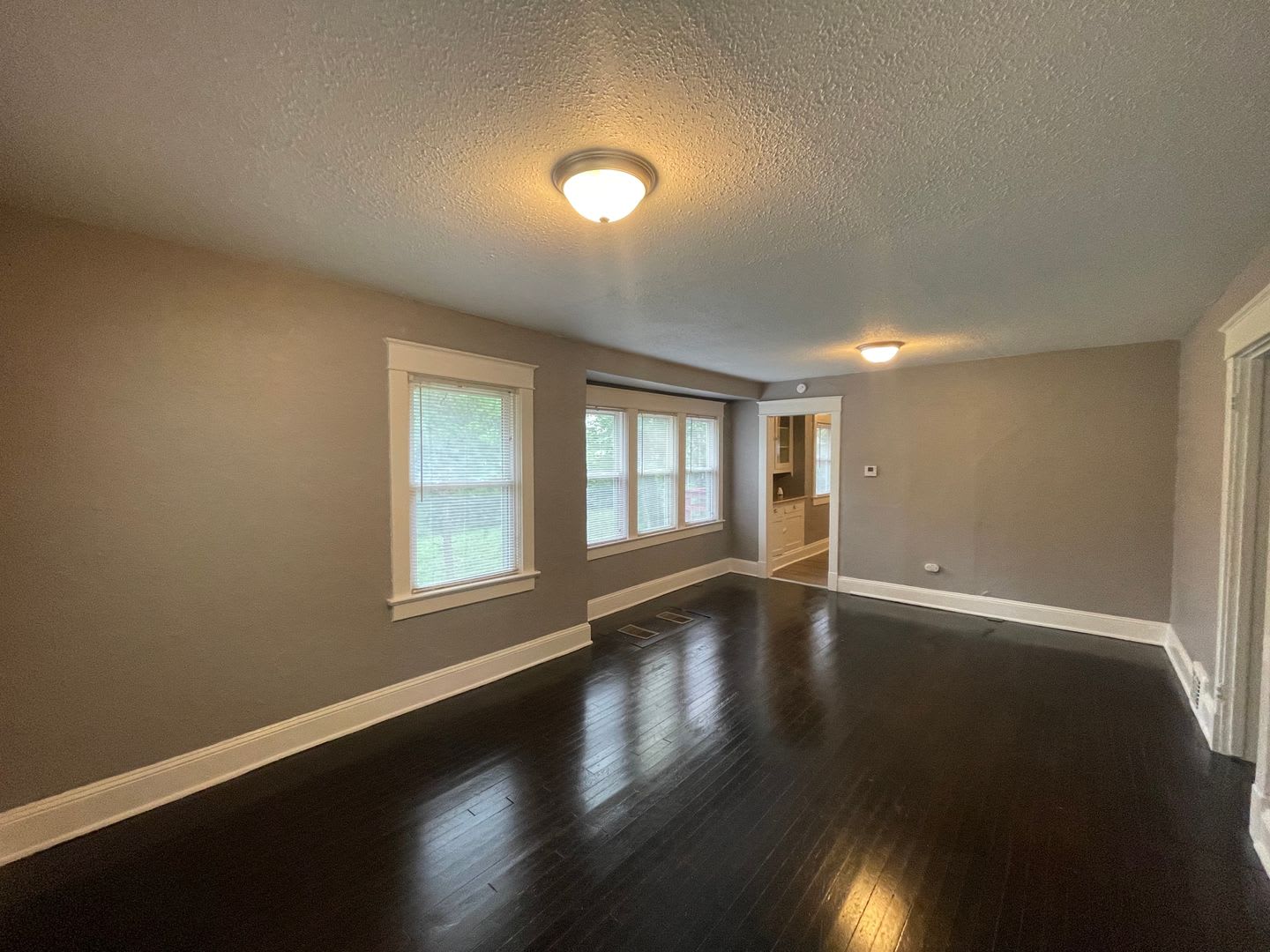 2 Bedroom rent ready!!!! – photo 2