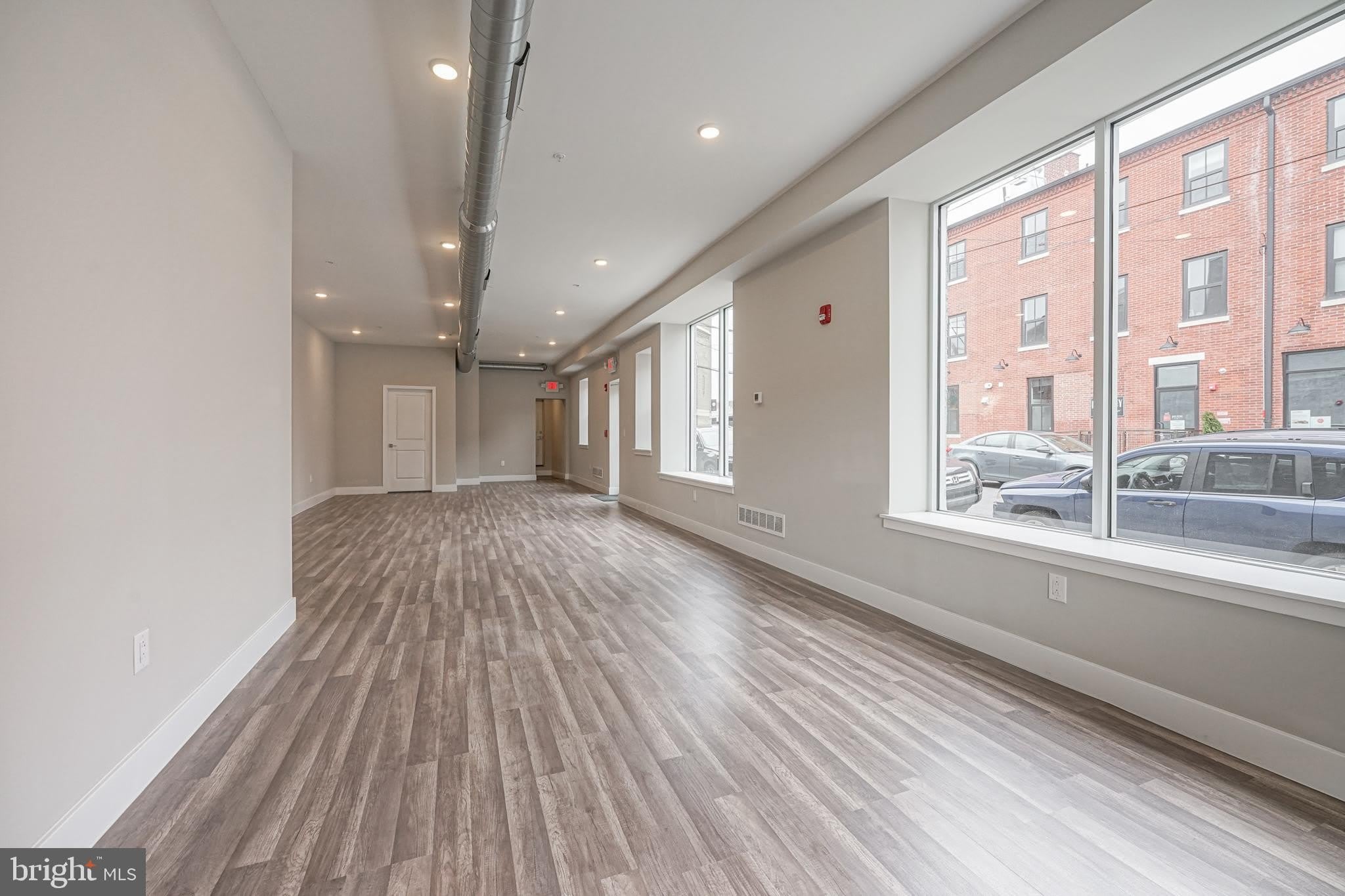 1072 N FRONT Street – photo 3