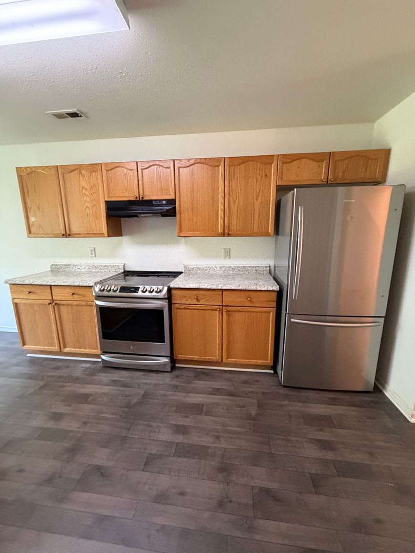 Available for immediate move in! – photo 2