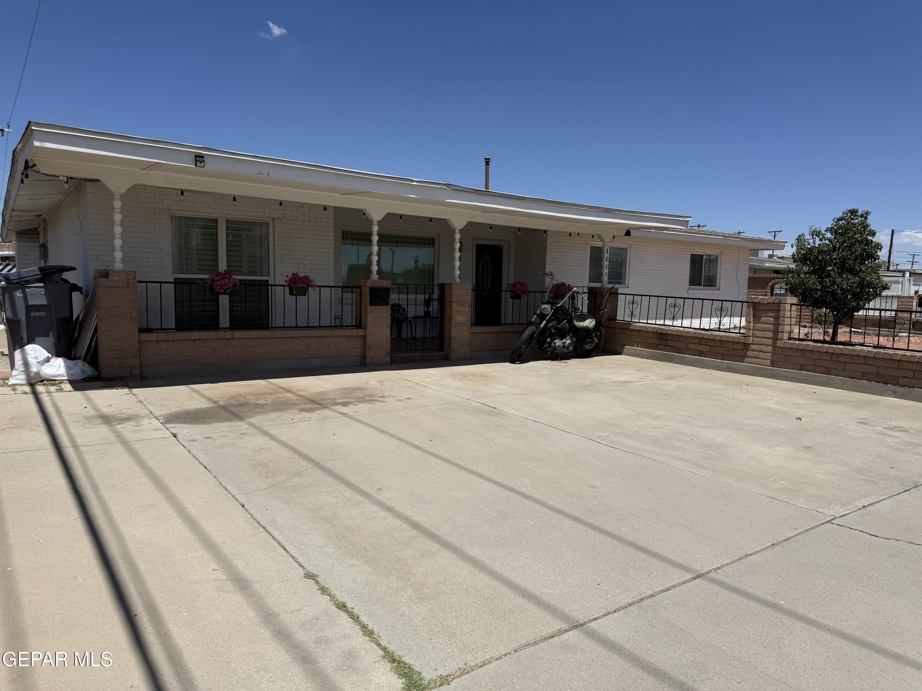 5725 WREN Avenue – photo 3