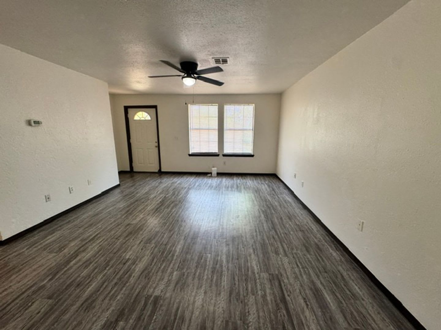 2 bed duplex, all new flooring paint and appliances! – photo 2