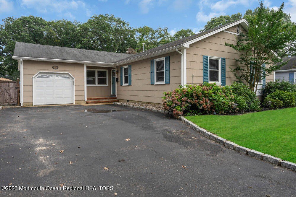 802 Laura Herbert Drive – photo 1
