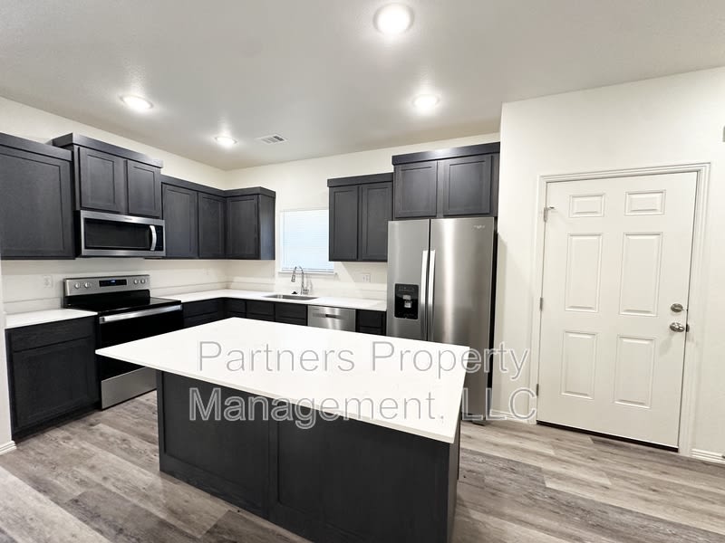 821 South Benchmark Lane – photo 2