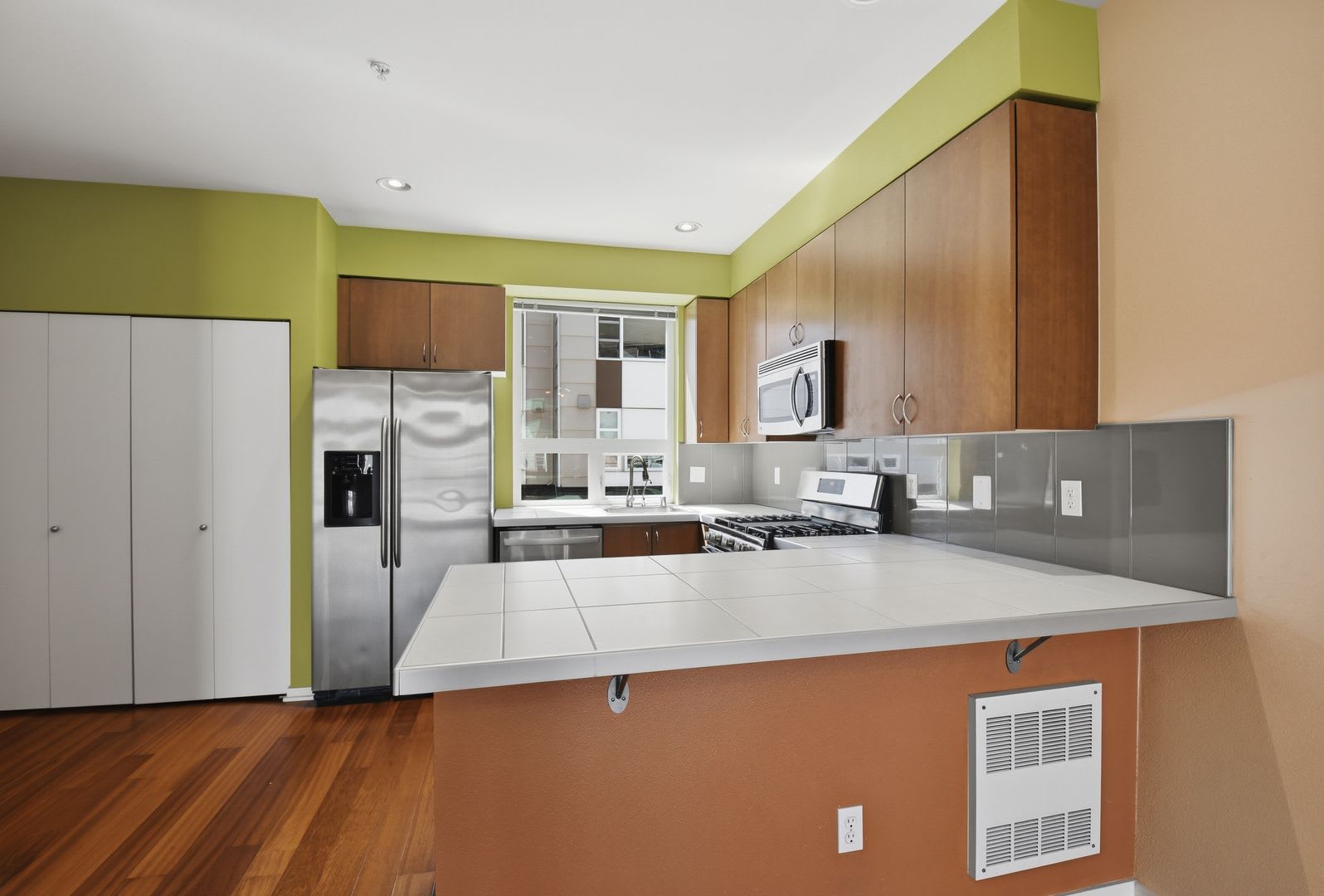 2bd/1.75ba Redmond Townhome – photo 2