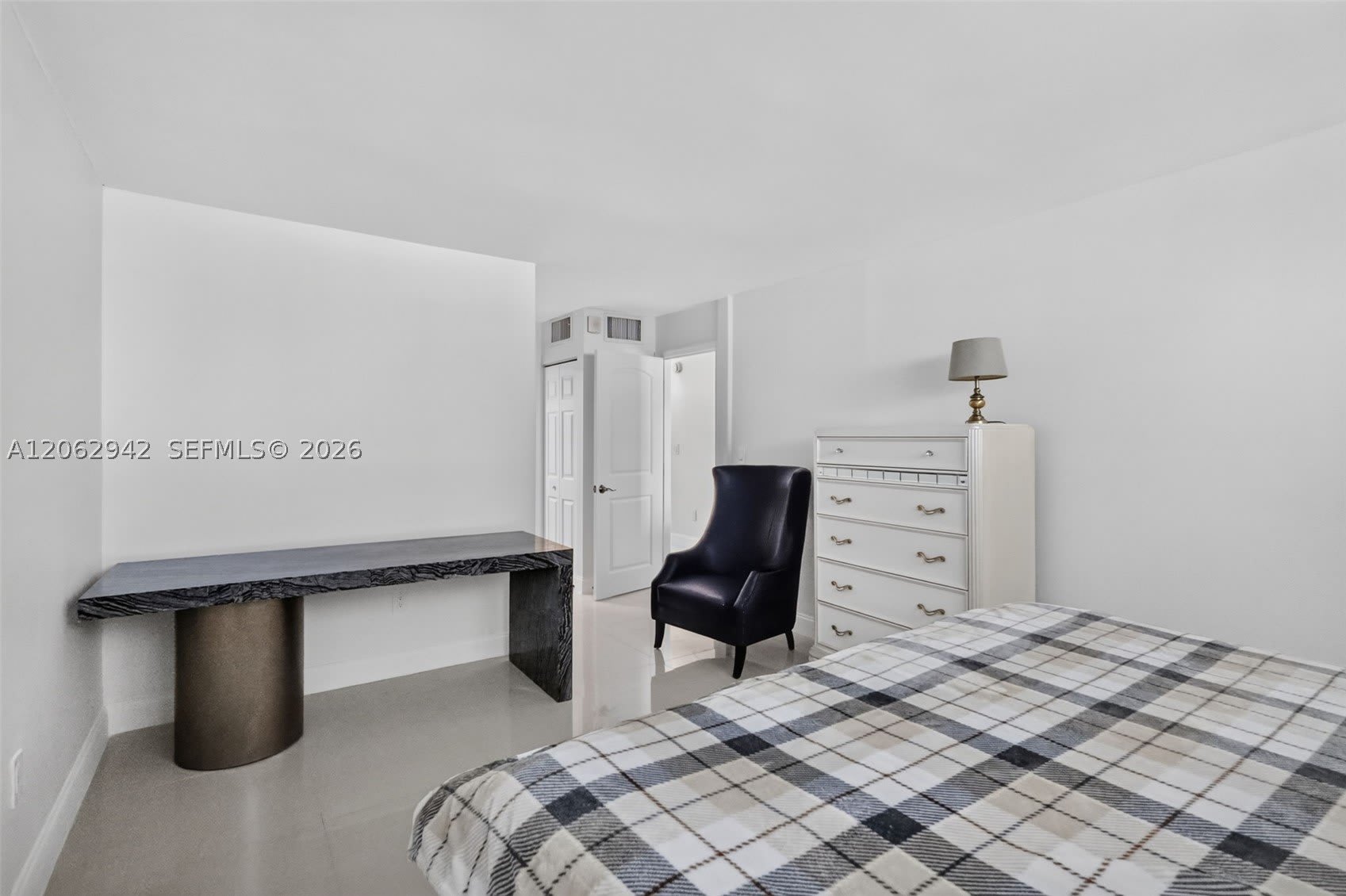 4000 NE 170th St – photo 2