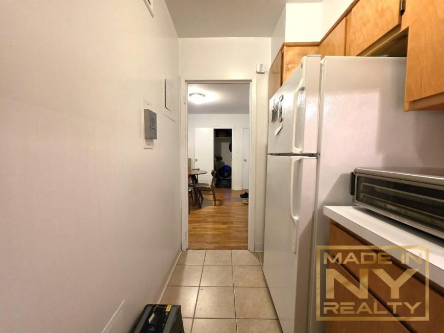 327 West 30th St – photo 4