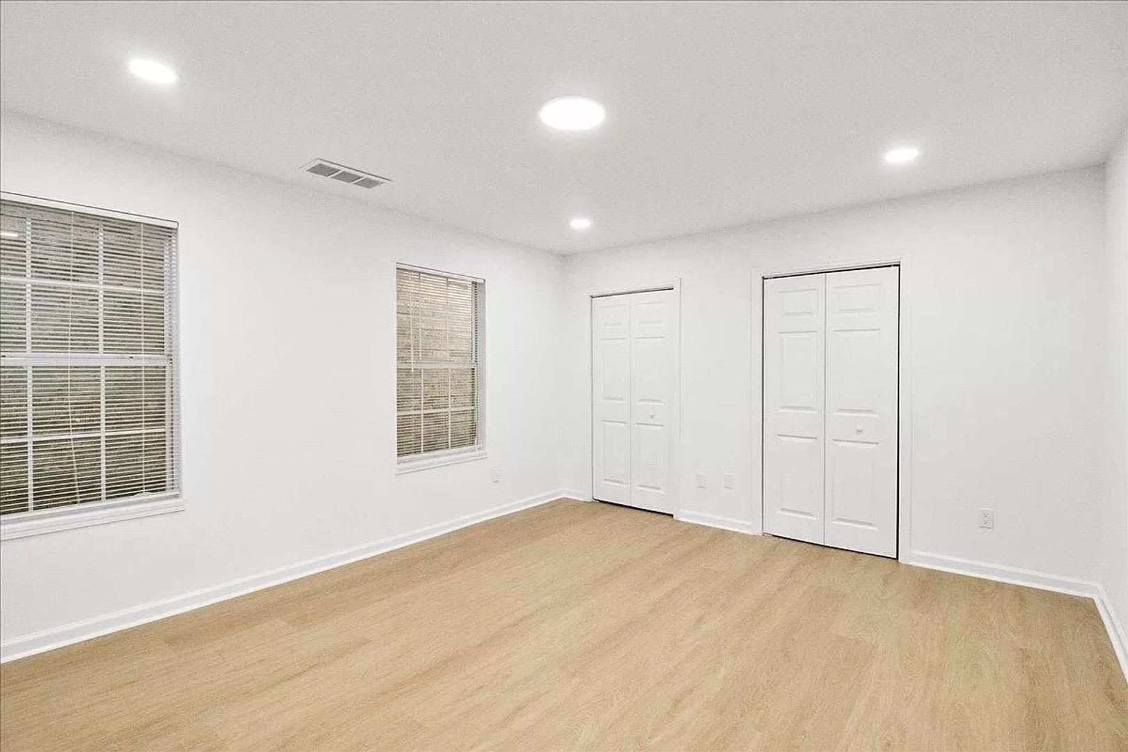 Room in 4 Bedroom Home at Fair St SW – photo 5