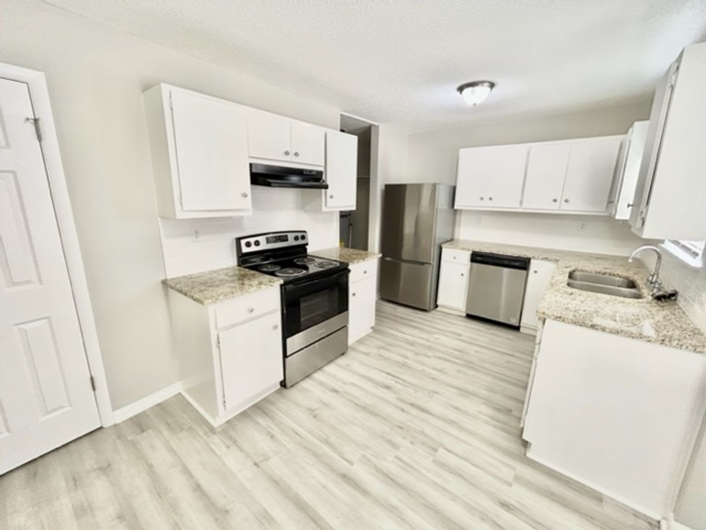 Move-In Special $350.00 off your 1st months rent! – photo 5